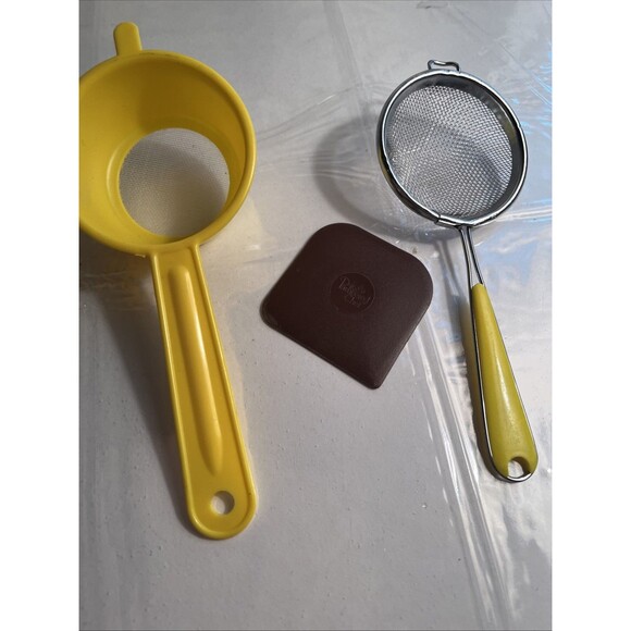 1 Vintage Hand Held Strainer Sifter 1 Plastic Strainer/1 Pampered Chef Pan Scrap - Picture 6 of 6